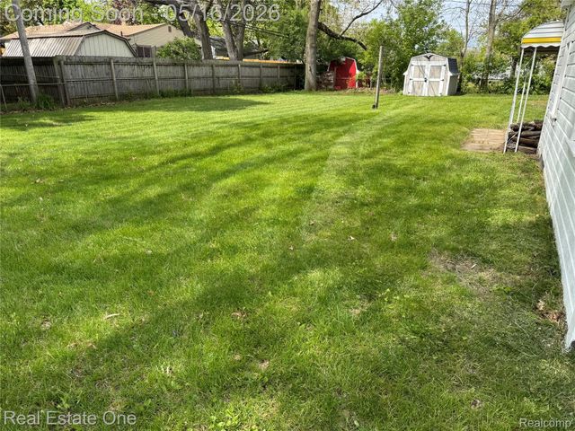 4865 Ross Drive, Waterford Charter Township, MI 48328