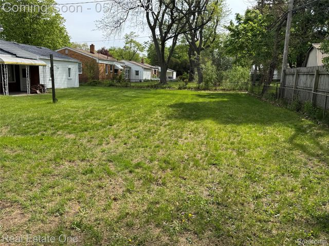 4865 Ross Drive, Waterford Charter Township, MI 48328