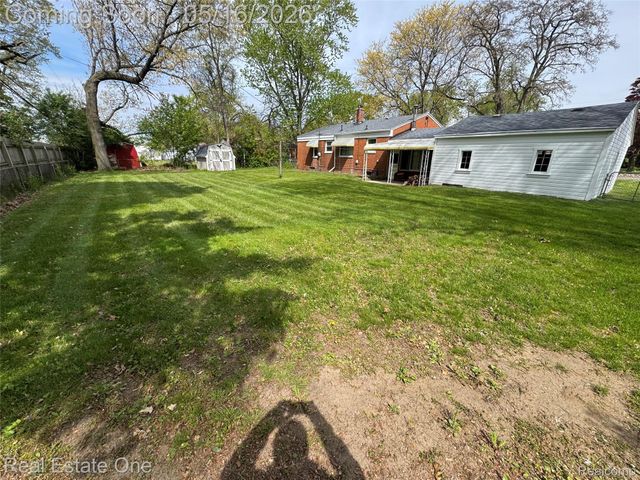 4865 Ross Drive, Waterford Charter Township, MI 48328