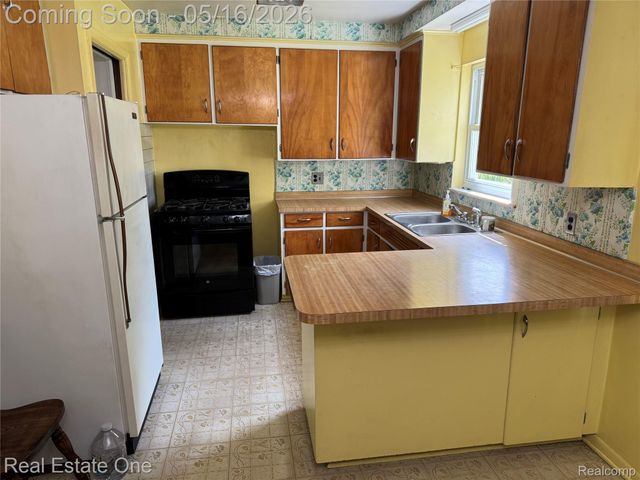 4865 Ross Drive, Waterford Charter Township, MI 48328
