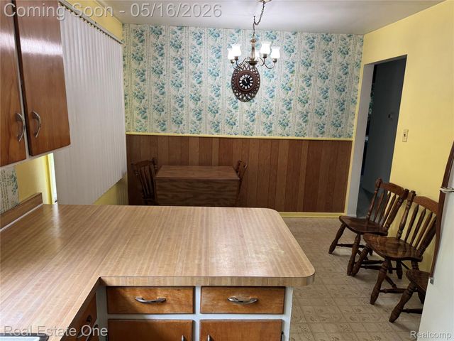 4865 Ross Drive, Waterford Charter Township, MI 48328
