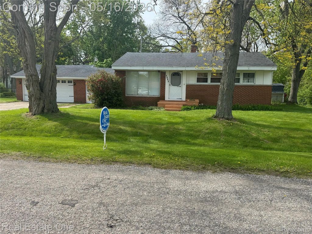 4865 Ross Drive, Waterford Charter Township, MI 48328