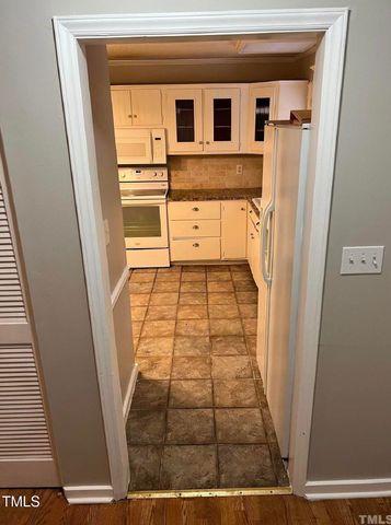 10 Willow Bridge Drive, Durham, NC 27707