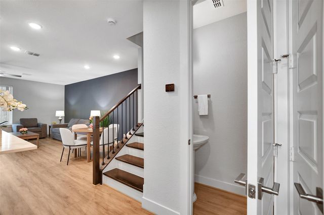 119 E 43rd Street B, Houston, TX 77018