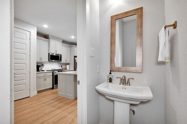 119 E 43rd Street B, Houston, TX 77018