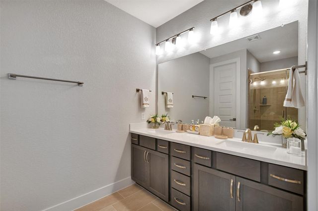 119 E 43rd Street B, Houston, TX 77018