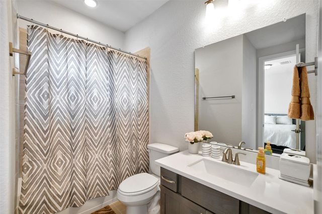 119 E 43rd Street B, Houston, TX 77018