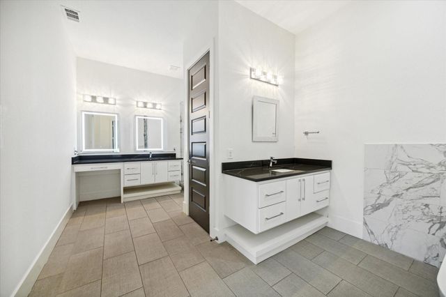 710 Stanford Street C, Houston, TX 77019