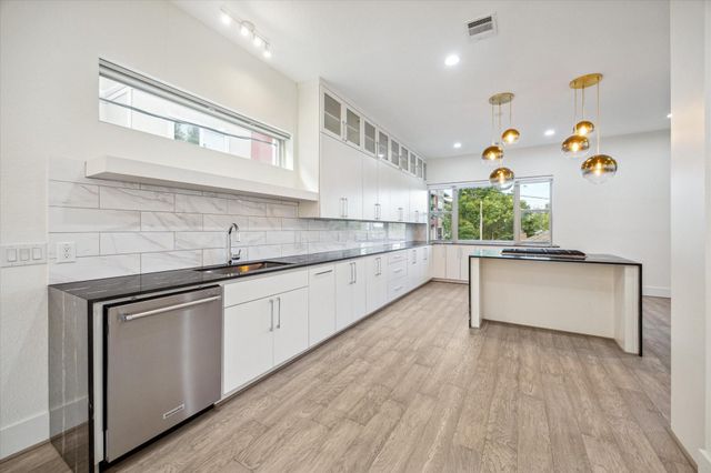 710 Stanford Street C, Houston, TX 77019