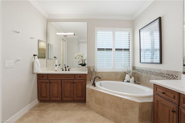 3058 Aviamar CIR, Naples, FL 34114