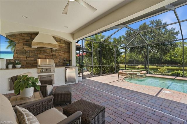 3058 Aviamar CIR, Naples, FL 34114