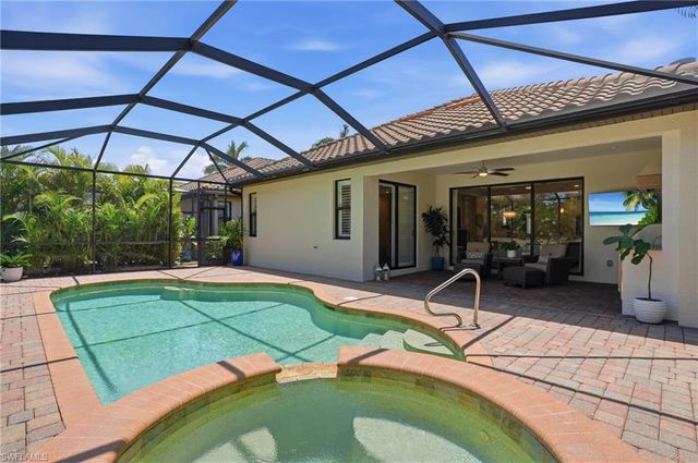 3058 Aviamar CIR, Naples, FL 34114