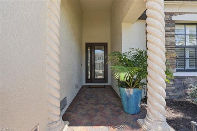 3058 Aviamar CIR, Naples, FL 34114