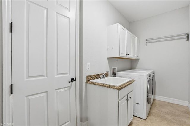 3058 Aviamar CIR, Naples, FL 34114