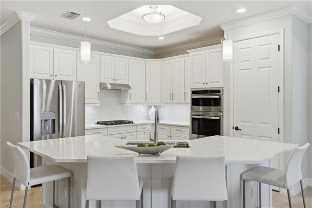 3058 Aviamar CIR, Naples, FL 34114