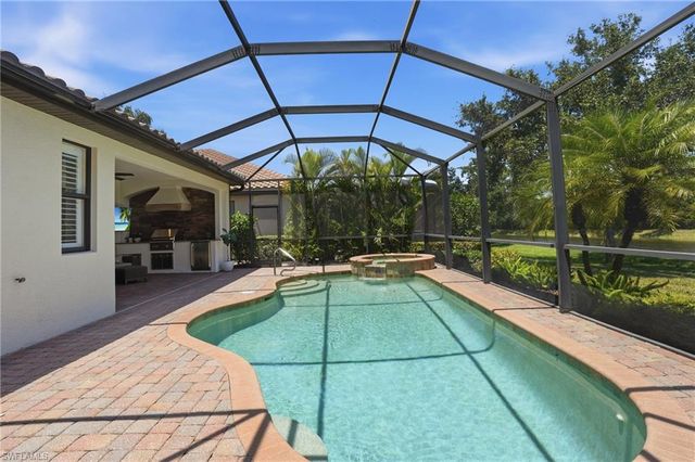 3058 Aviamar CIR, Naples, FL 34114