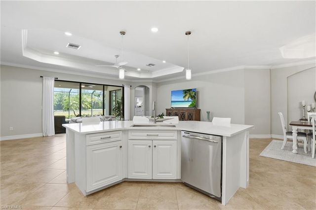 3058 Aviamar CIR, Naples, FL 34114