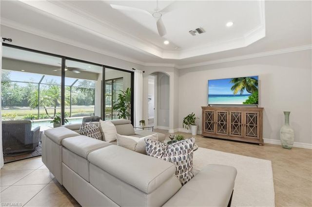 3058 Aviamar CIR, Naples, FL 34114