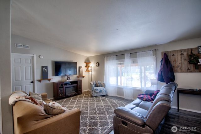 18434 Apricot Street SW, Rochester, WA 98579