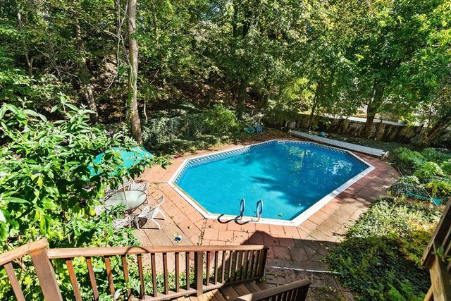 4 Stony Brook Rd, Arlington, MA 02476