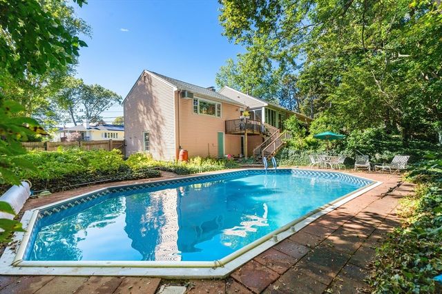 4 Stony Brook Rd, Arlington, MA 02476