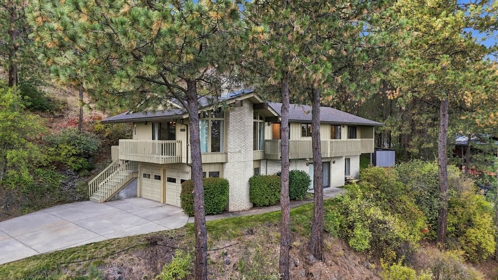 7623 N Walnut St, Spokane, WA 99208