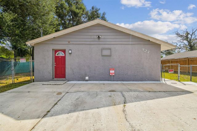 923 E LOTUS AVENUE, Tampa, FL 33612