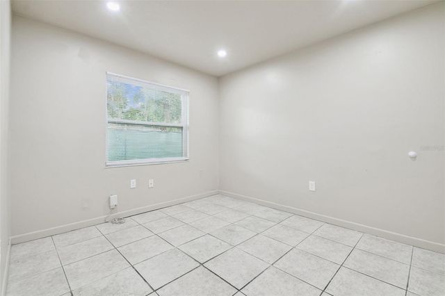923 E LOTUS AVENUE, Tampa, FL 33612