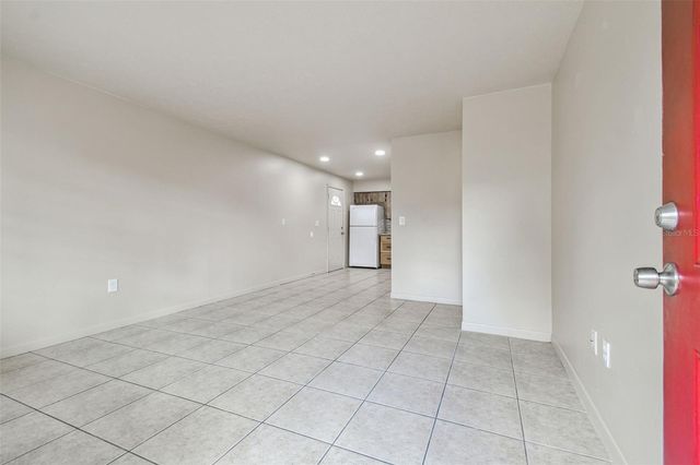 923 E LOTUS AVENUE, Tampa, FL 33612