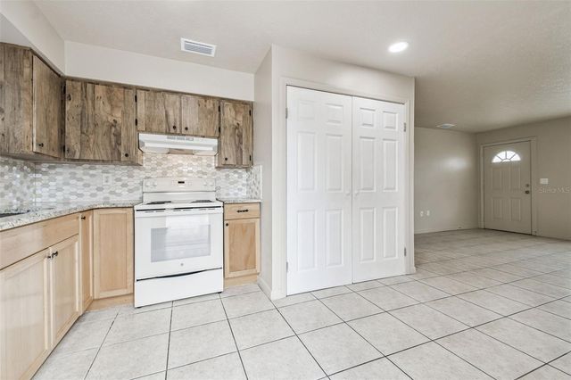 923 E LOTUS AVENUE, Tampa, FL 33612