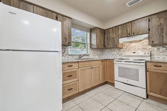 923 E LOTUS AVENUE, Tampa, FL 33612