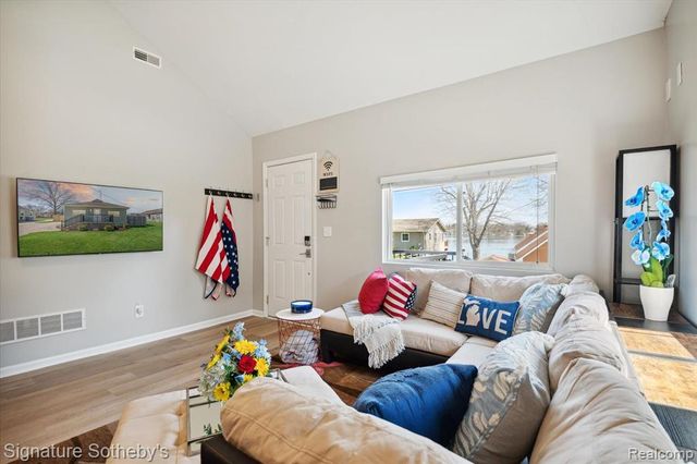 1068 Sunrise Park Street, Howell, MI 48843