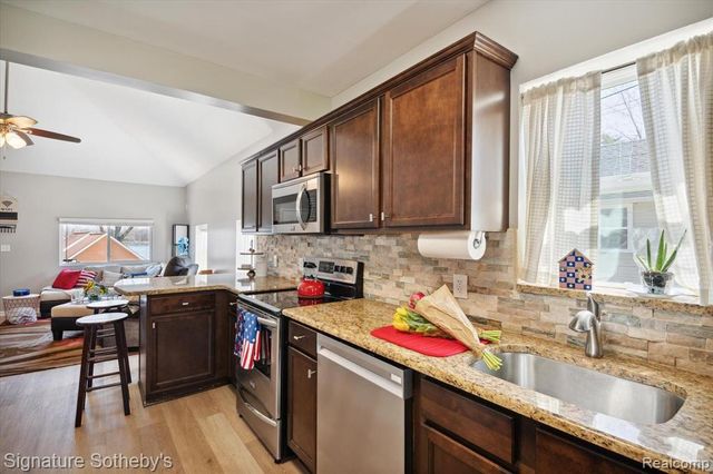 1068 Sunrise Park Street, Howell, MI 48843