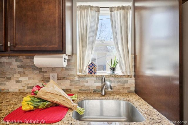 1068 Sunrise Park Street, Howell, MI 48843