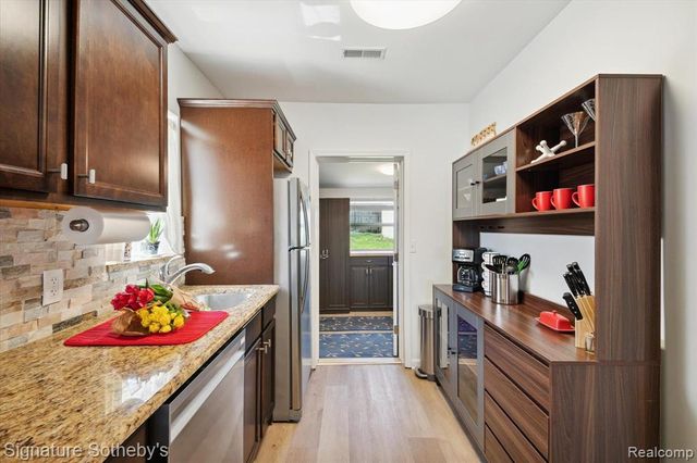 1068 Sunrise Park Street, Howell, MI 48843