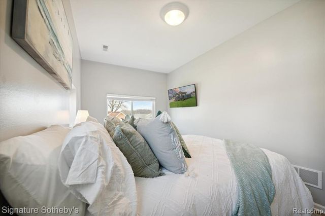 1068 Sunrise Park Street, Howell, MI 48843