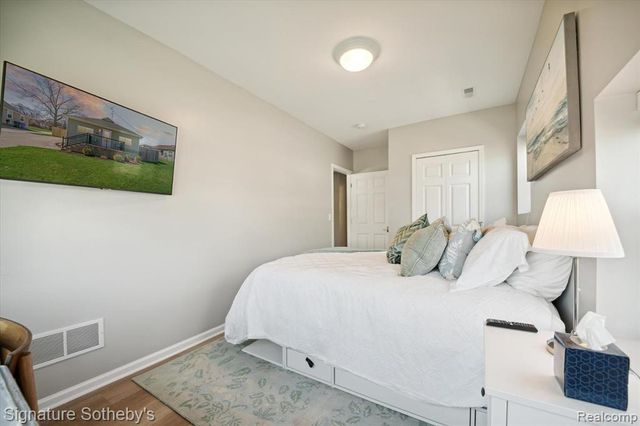 1068 Sunrise Park Street, Howell, MI 48843