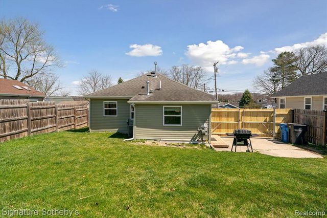 1068 Sunrise Park Street, Howell, MI 48843