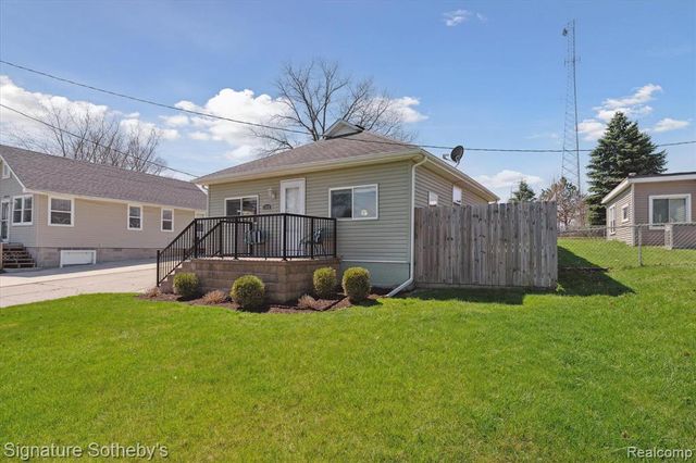 1068 Sunrise Park Street, Howell, MI 48843