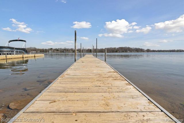 1068 Sunrise Park Street, Howell, MI 48843