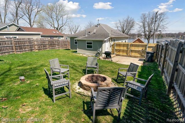 1068 Sunrise Park Street, Howell, MI 48843