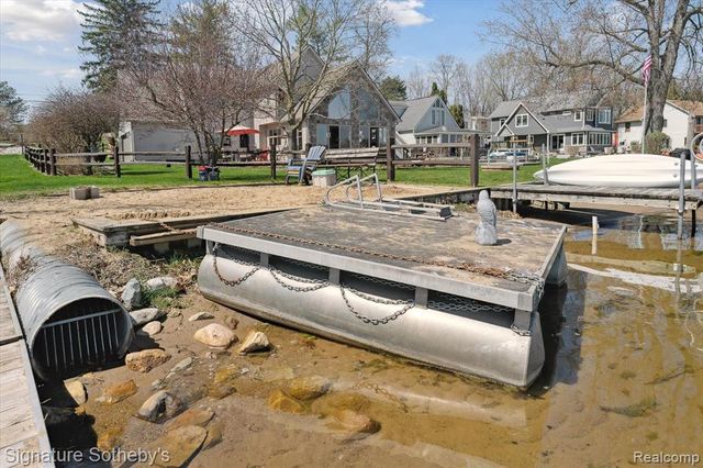 1068 Sunrise Park Street, Howell, MI 48843