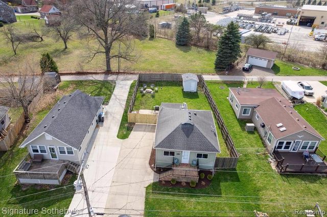 1068 Sunrise Park Street, Howell, MI 48843