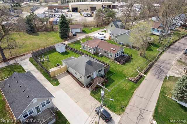 1068 Sunrise Park Street, Howell, MI 48843