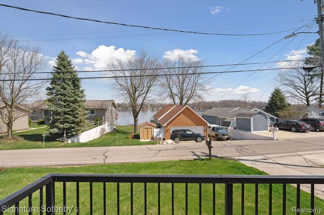 1068 Sunrise Park Street, Howell, MI 48843