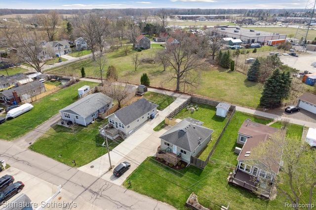 1068 Sunrise Park Street, Howell, MI 48843