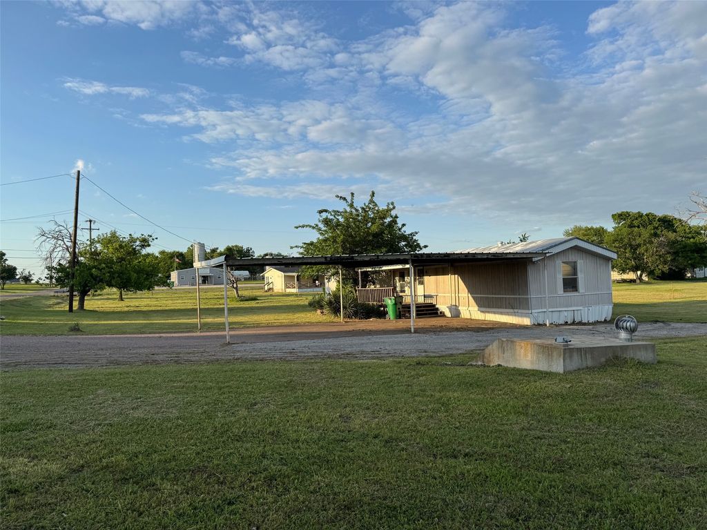 209 Mcelroy Street, Southmayd, TX 76273