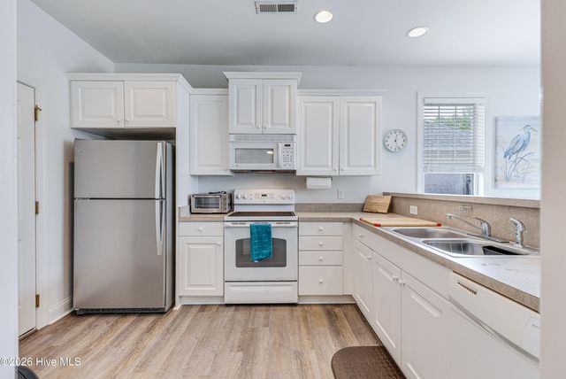 1124 Garden Club Way, Leland, NC 28451