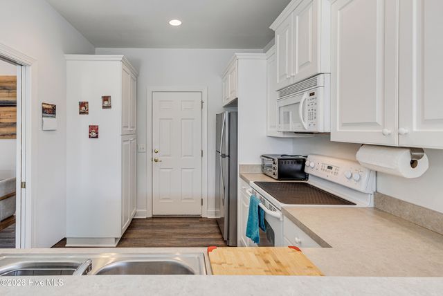 1124 Garden Club Way, Leland, NC 28451