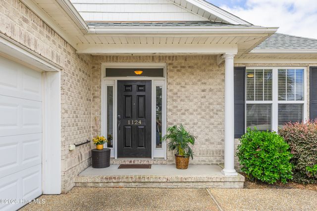 1124 Garden Club Way, Leland, NC 28451